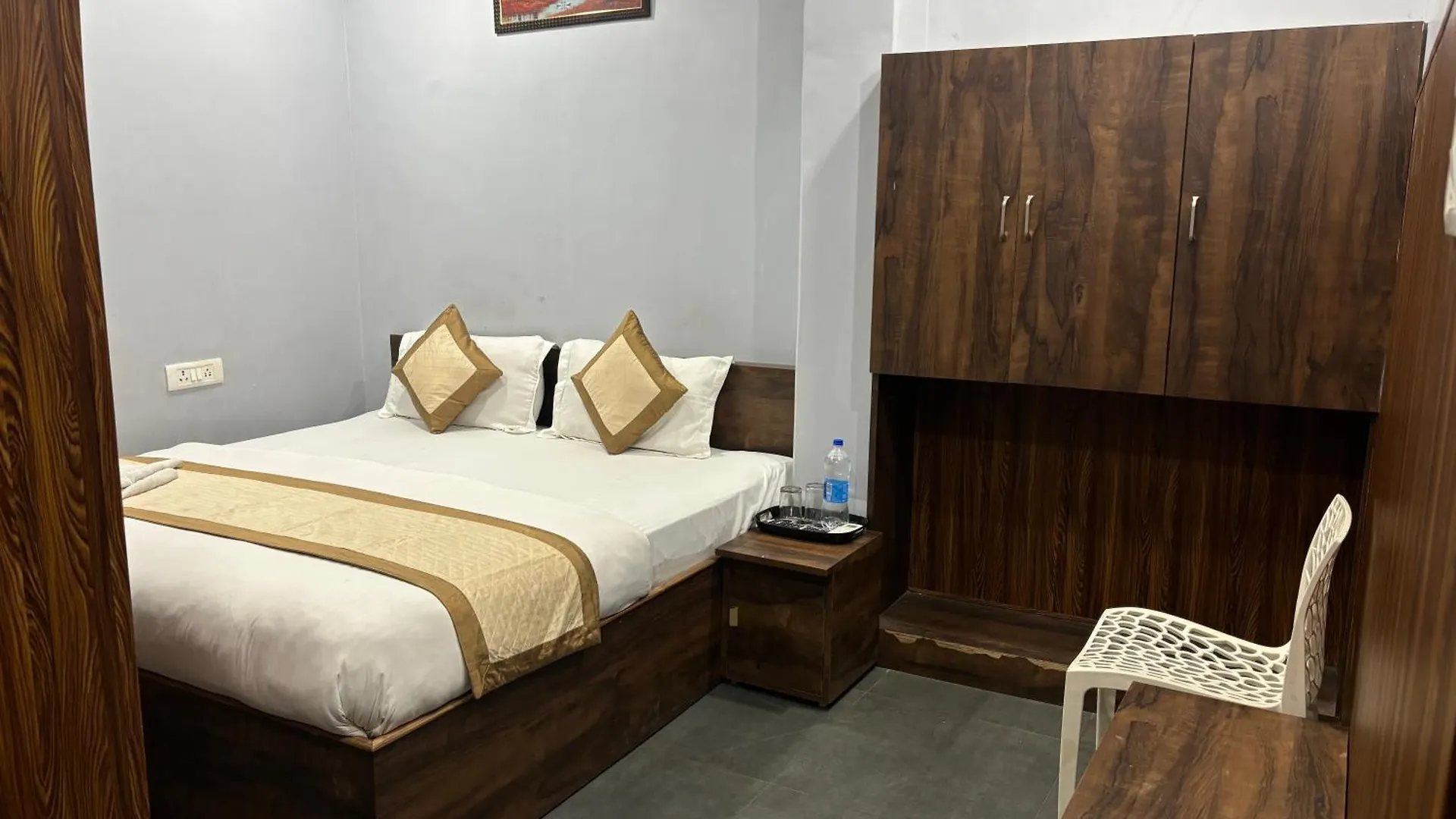The White House Hotel Varanasi 0*,  India