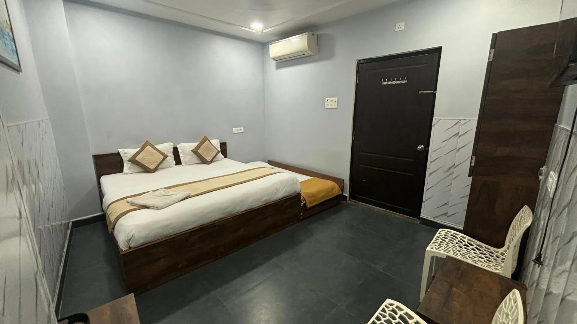 The White House Hotel Varanasi 0*,